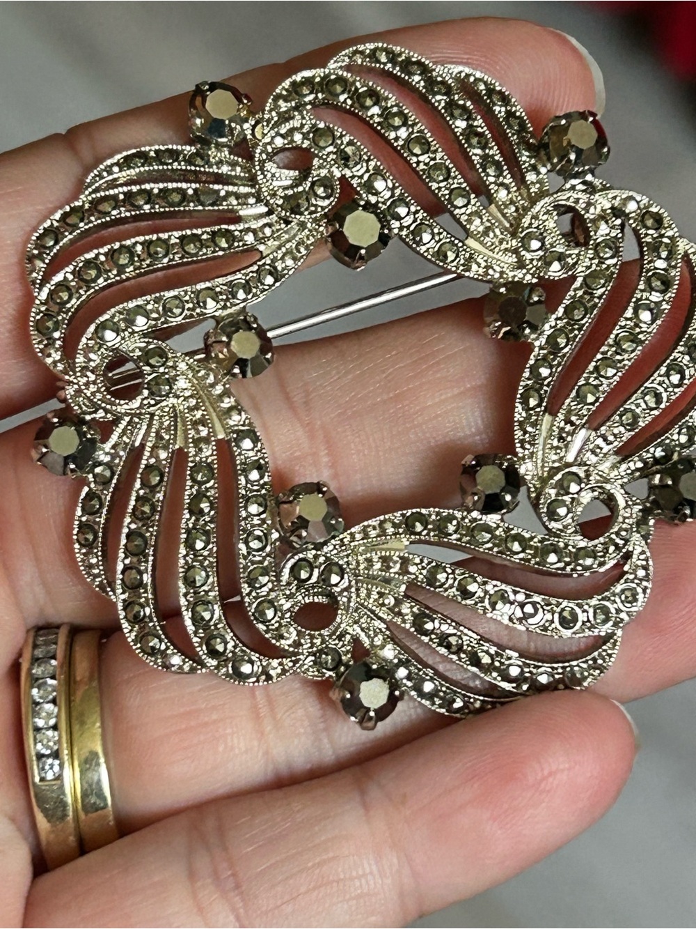 Vintage-Inspired Silver Marcasite Circular Brooch - Silver Tone
